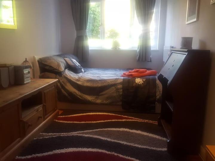 Stayinwoking At 30 Woodlands Horsell 外观 照片