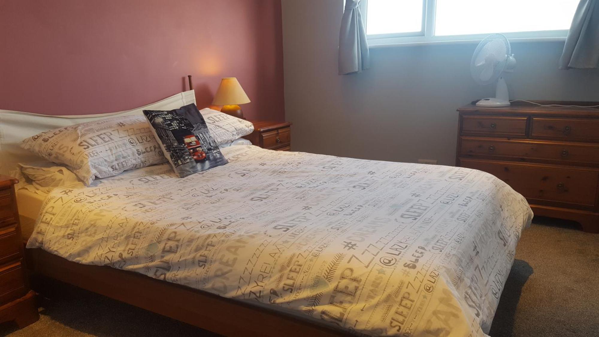 Stayinwoking At 30 Woodlands Horsell 外观 照片